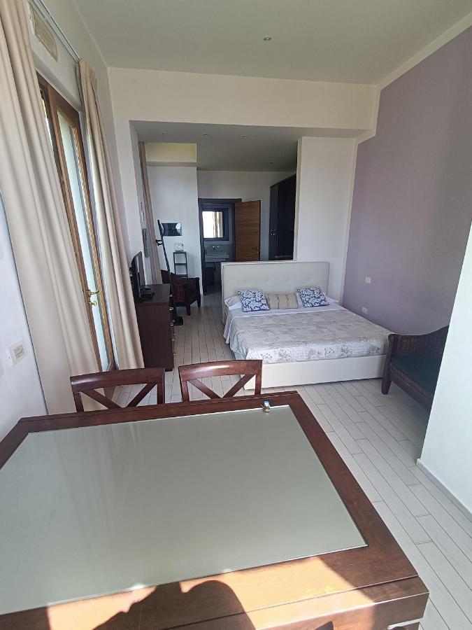 Aparthotel Cala Dei Mori à Livourne Extérieur photo